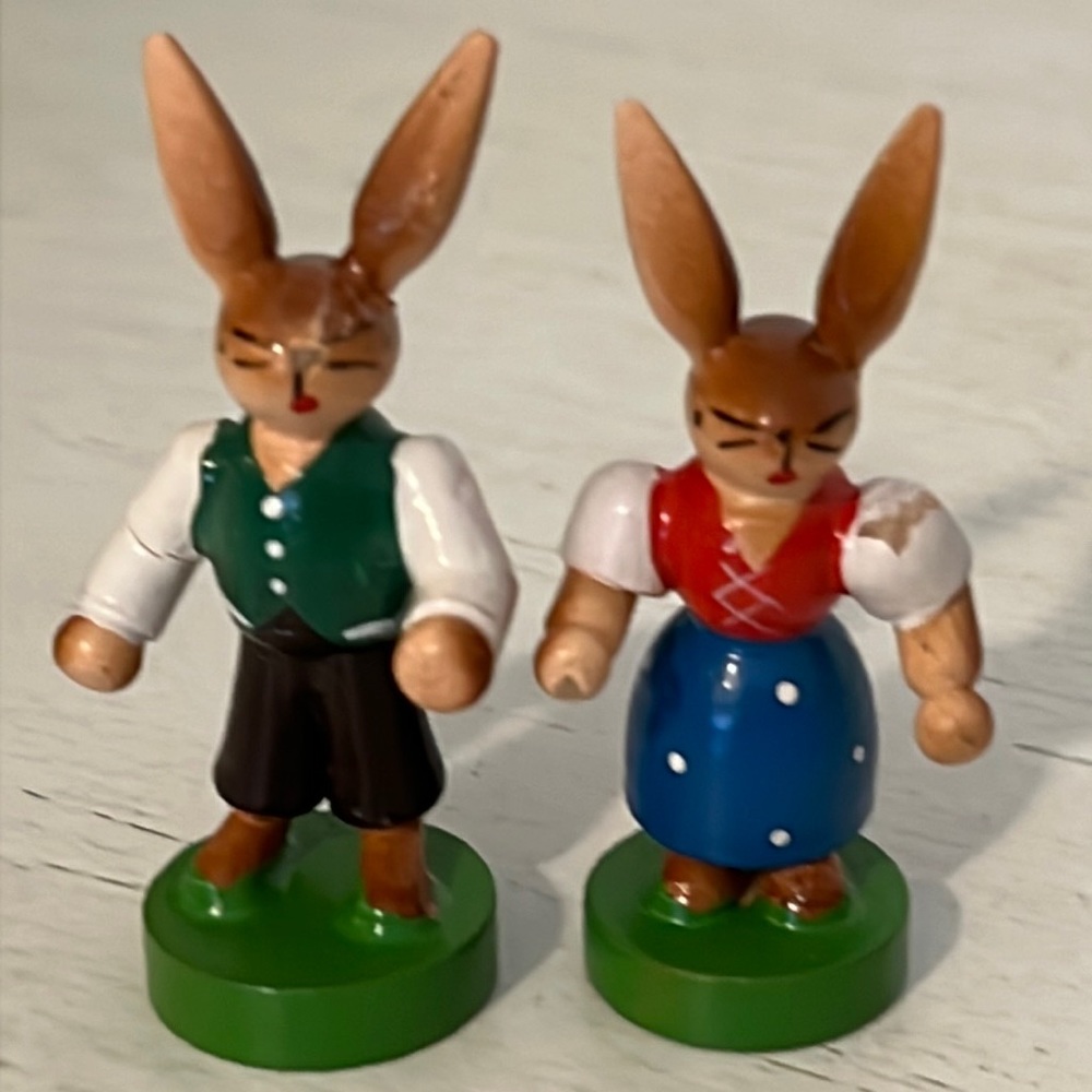 2 Vintage Erzgebirge Germany Carved wood miniature rabbits bunnies 2”